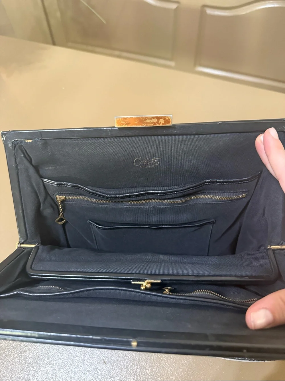 Classic Black Leather Shoulder Bag - Timeless Professional Style